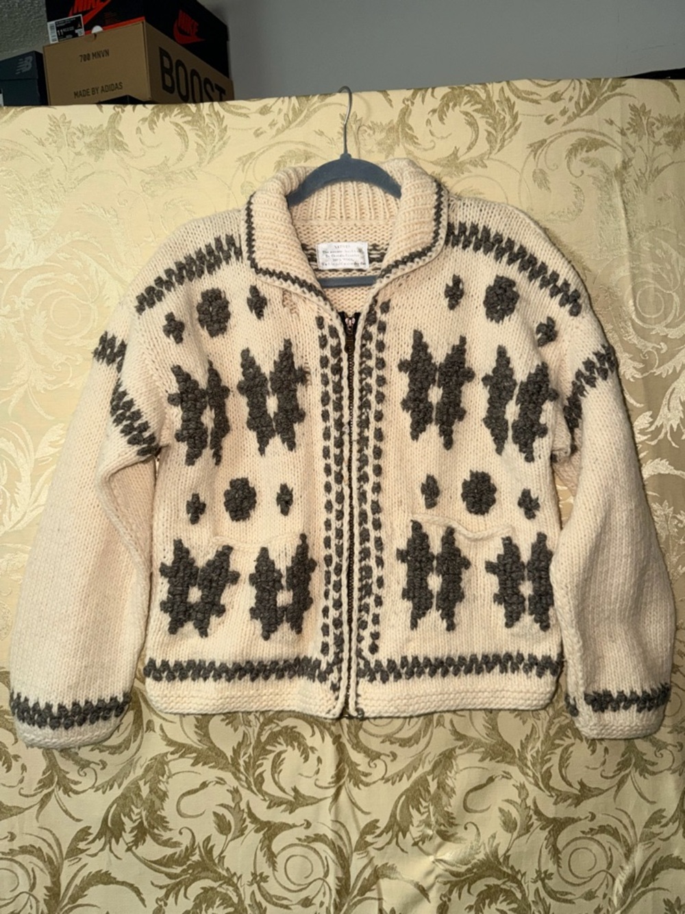 Vtg sweater with zipper